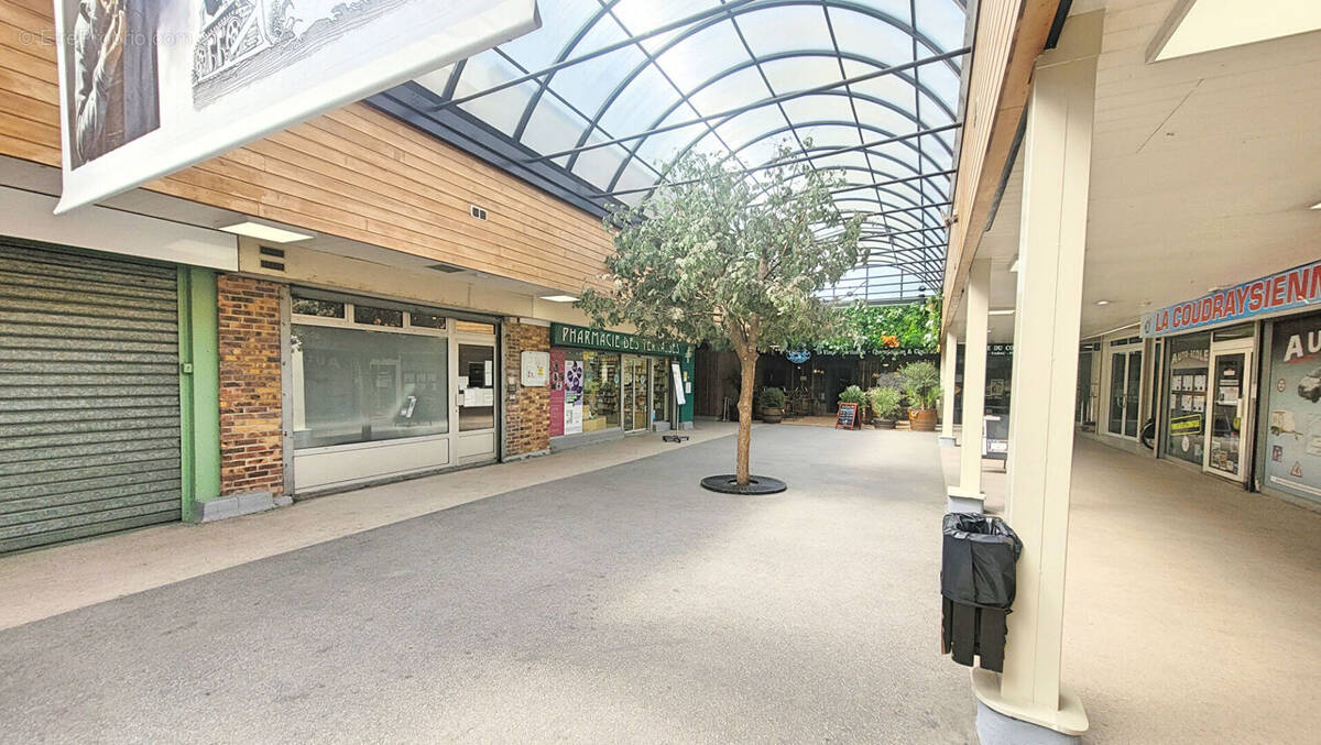 Commerce à LE COUDRAY-MONTCEAUX
