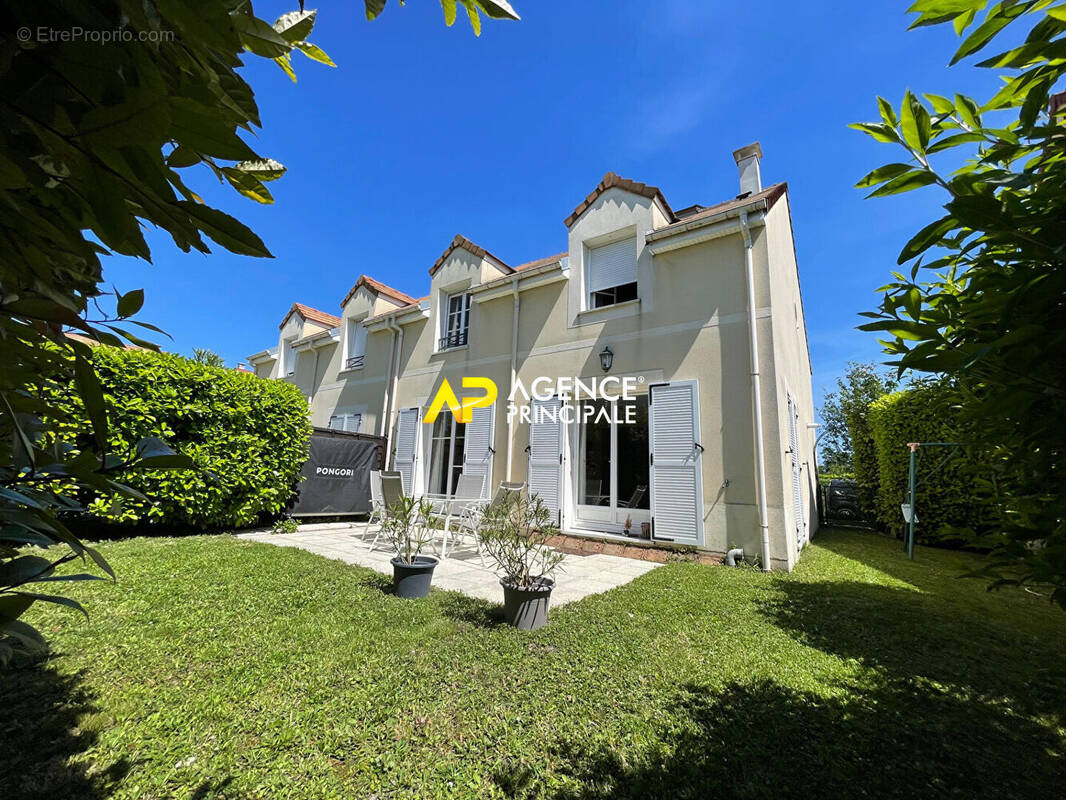Maison à SARTROUVILLE