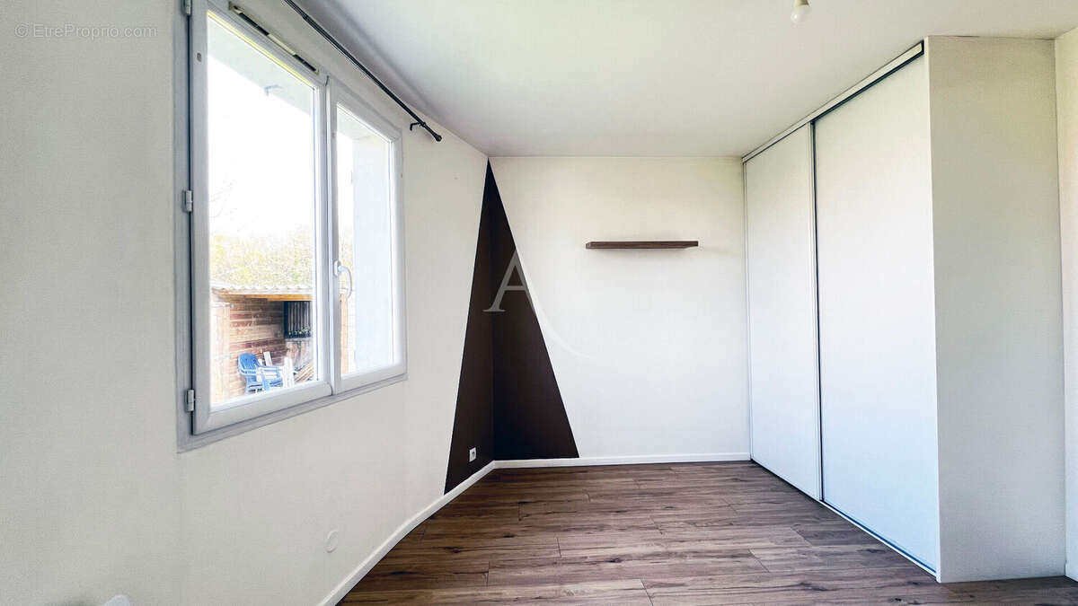 Maison à CHAILLEVETTE