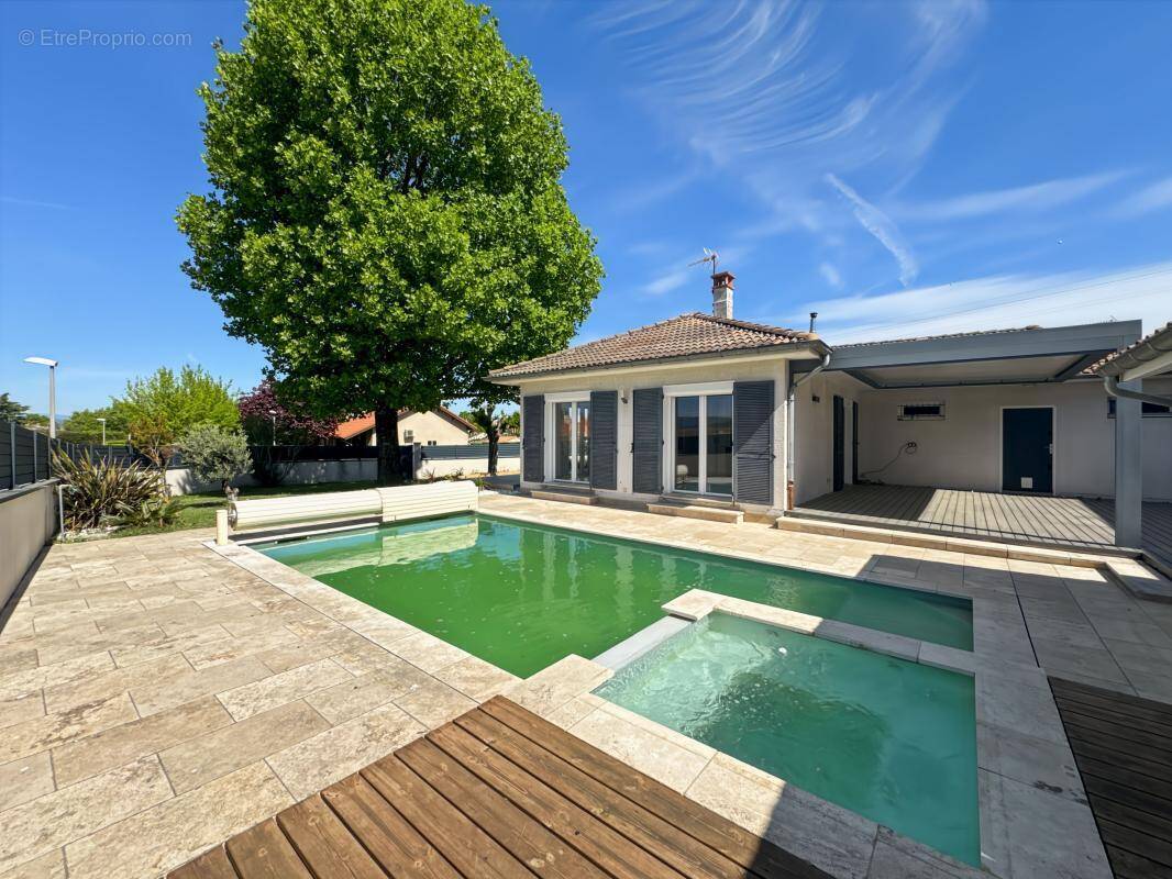 Maison à CHATEAUNEUF-SUR-ISERE