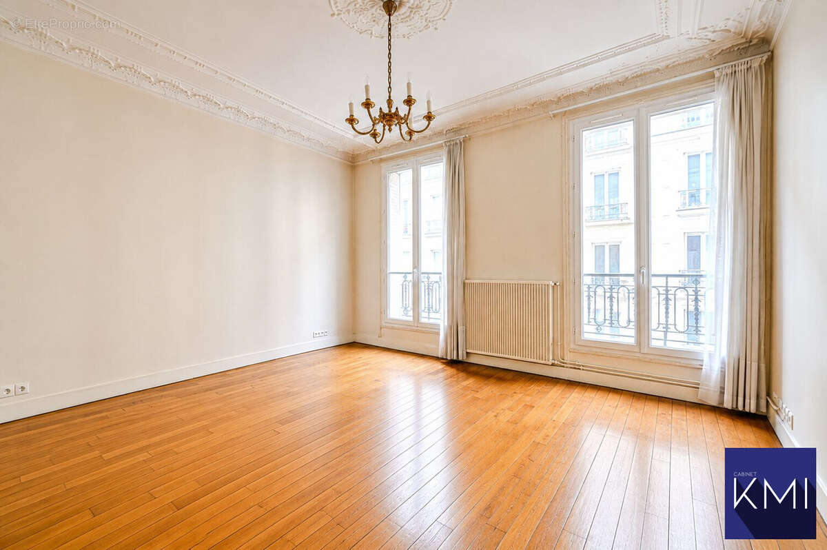 Appartement à PARIS-11E