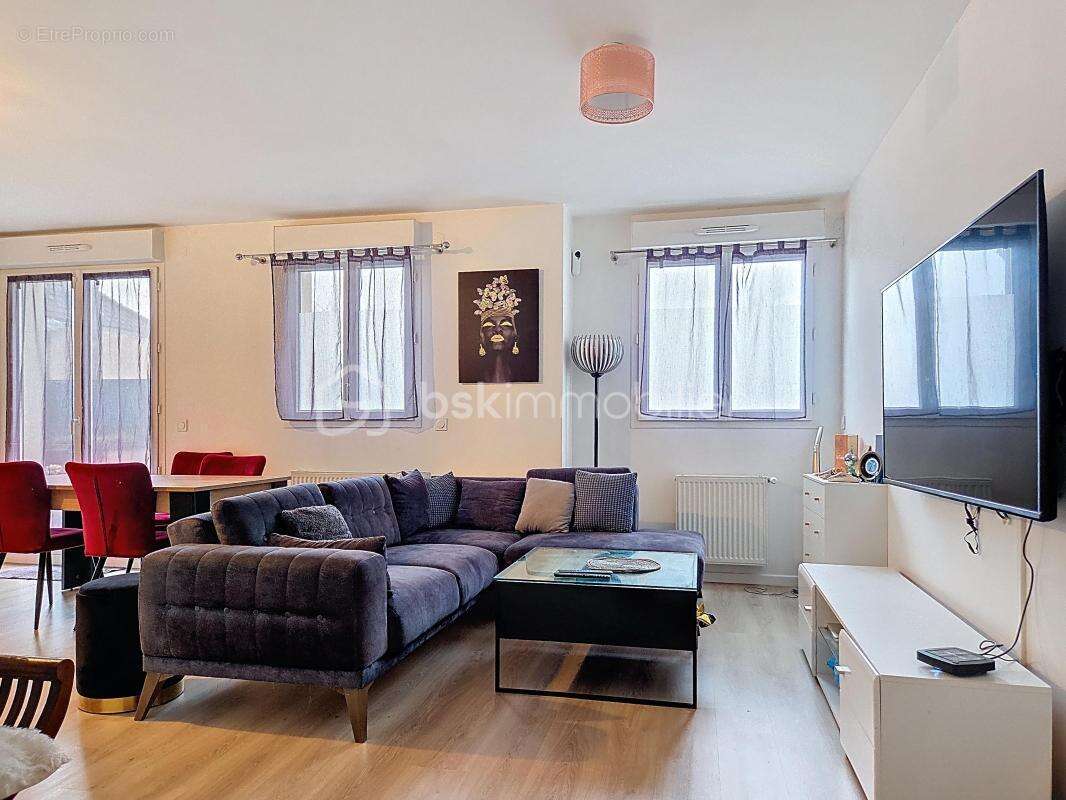 Appartement à VAUJOURS