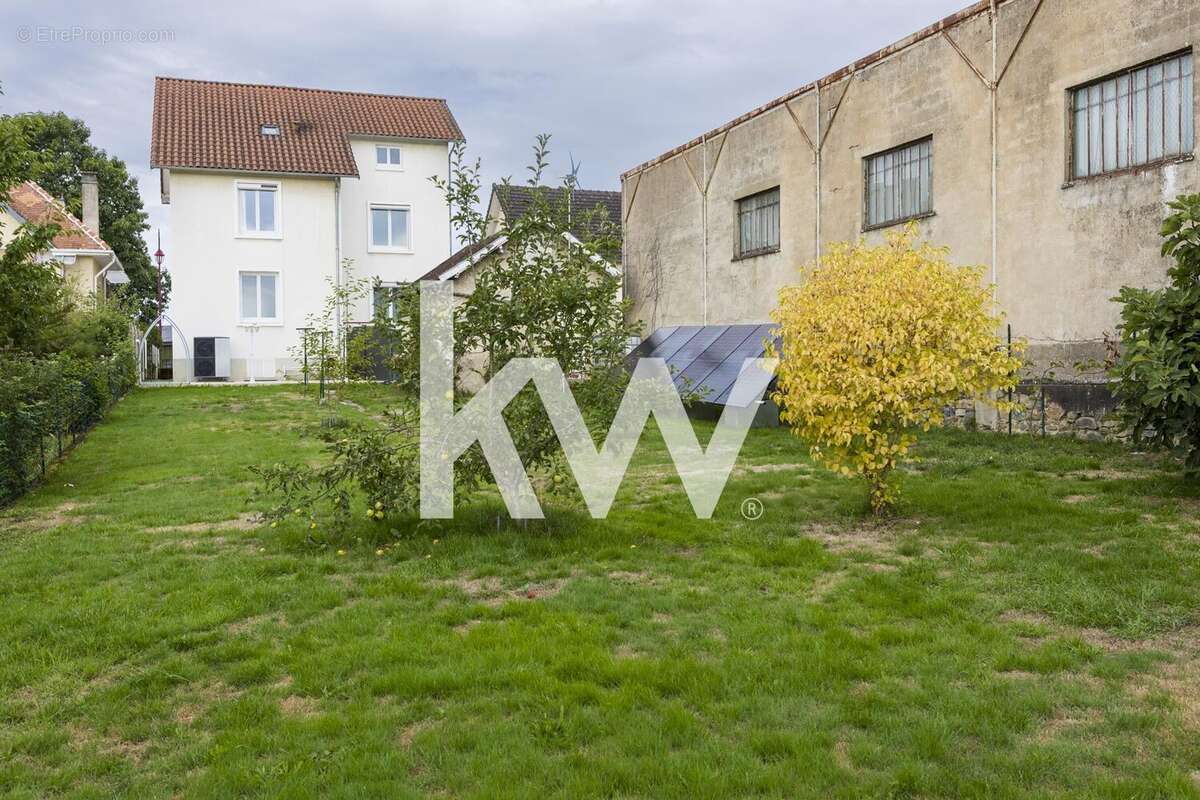 Maison à PIERRE-BUFFIERE