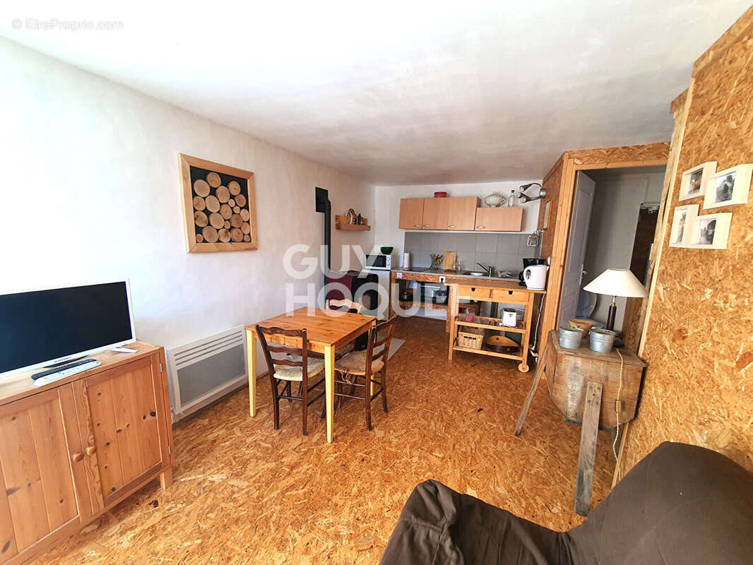 Maison à SAINT-MARTIN-LESTRA