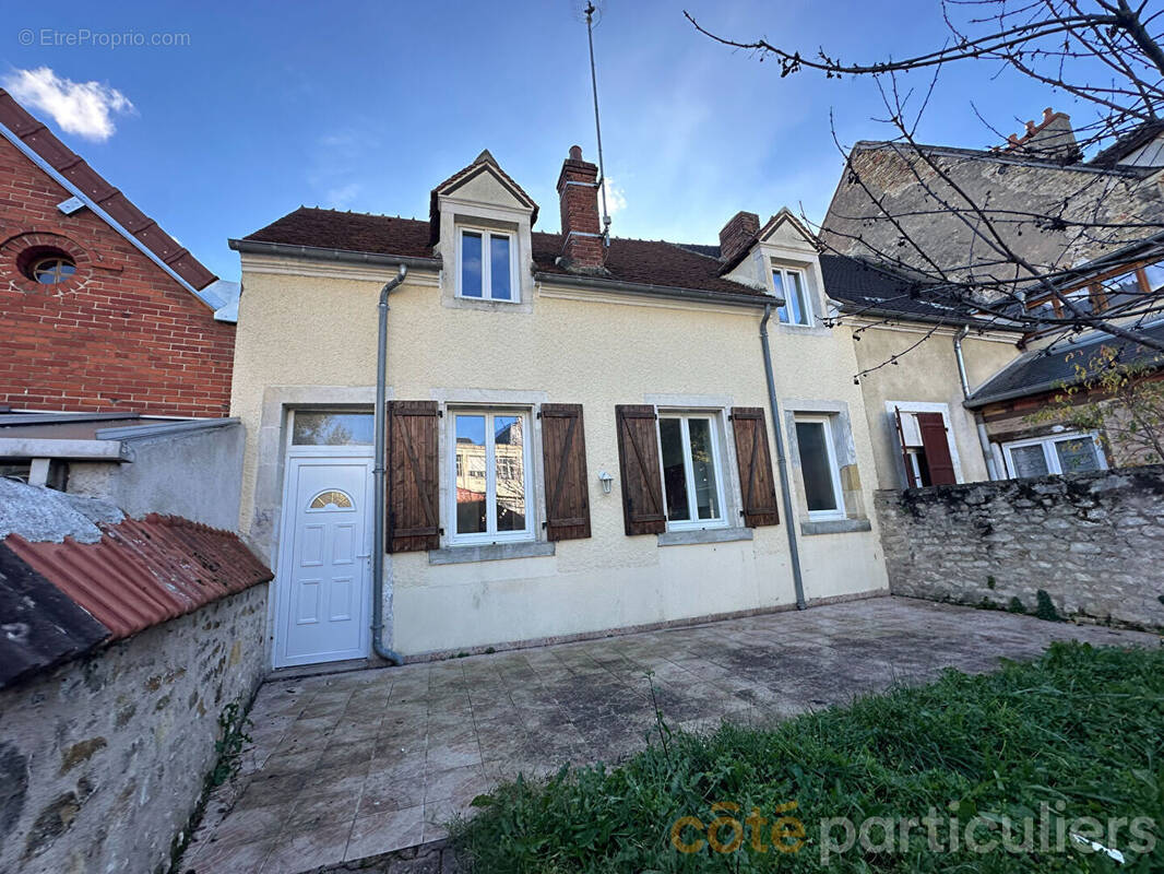 Maison à SAINT-AMAND-MONTROND