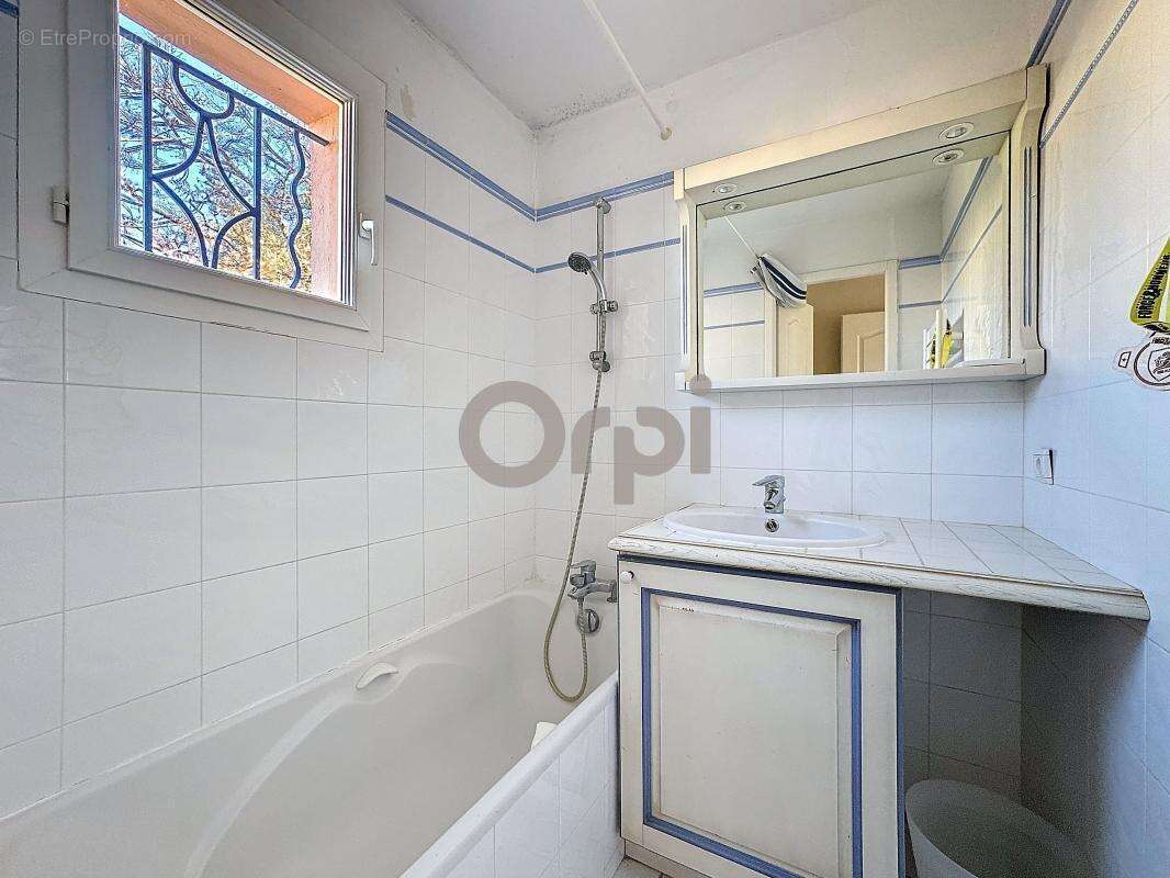 Maison à ROQUEBRUNE-SUR-ARGENS