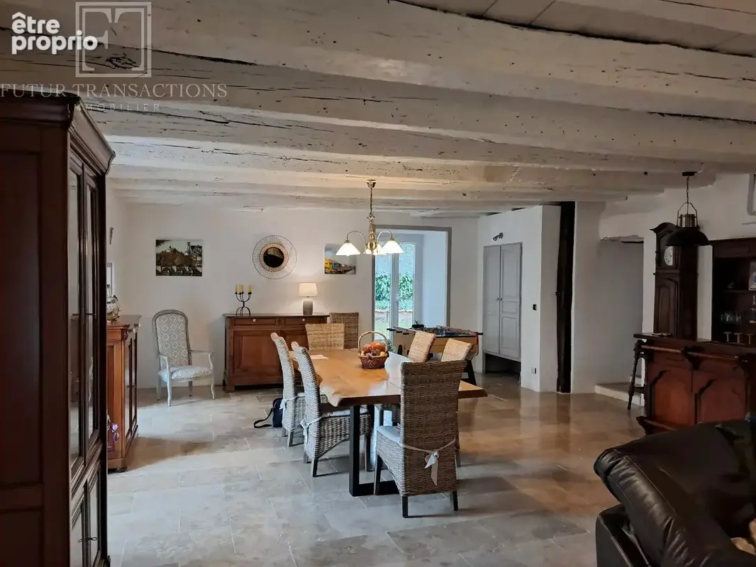 Maison de caractère sur 8175 m² - photo 5