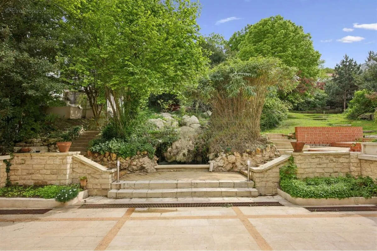 Maison à LA CELLE-SAINT-CLOUD