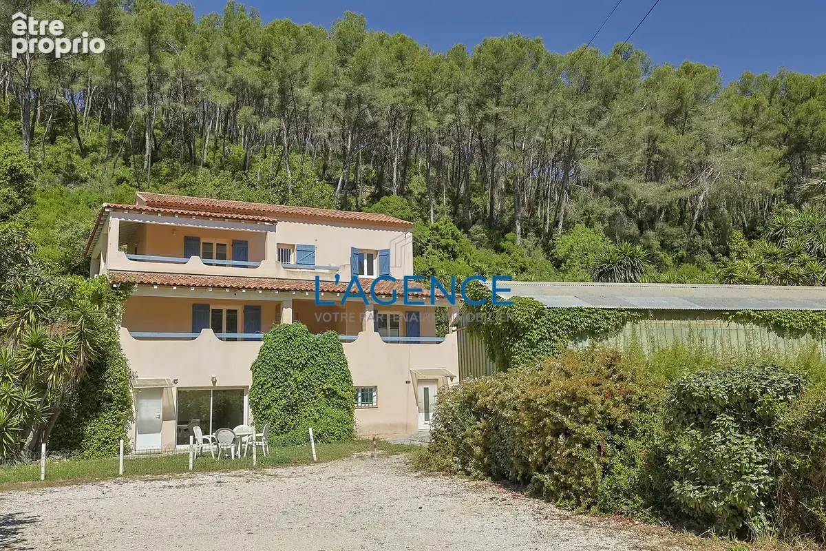 CARQUEIRANNE VILLA 233m2 - 8 Chambres  - Terrain 7023m avec piscine - photo 21