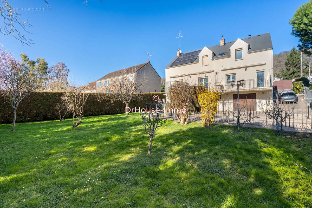 Maison à VAUX-SUR-SEINE
