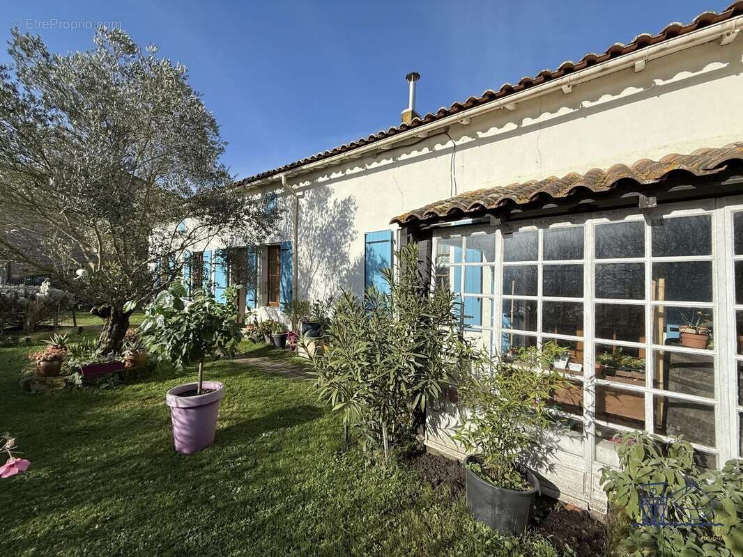 Maison à SAINT-DIZANT-DU-GUA