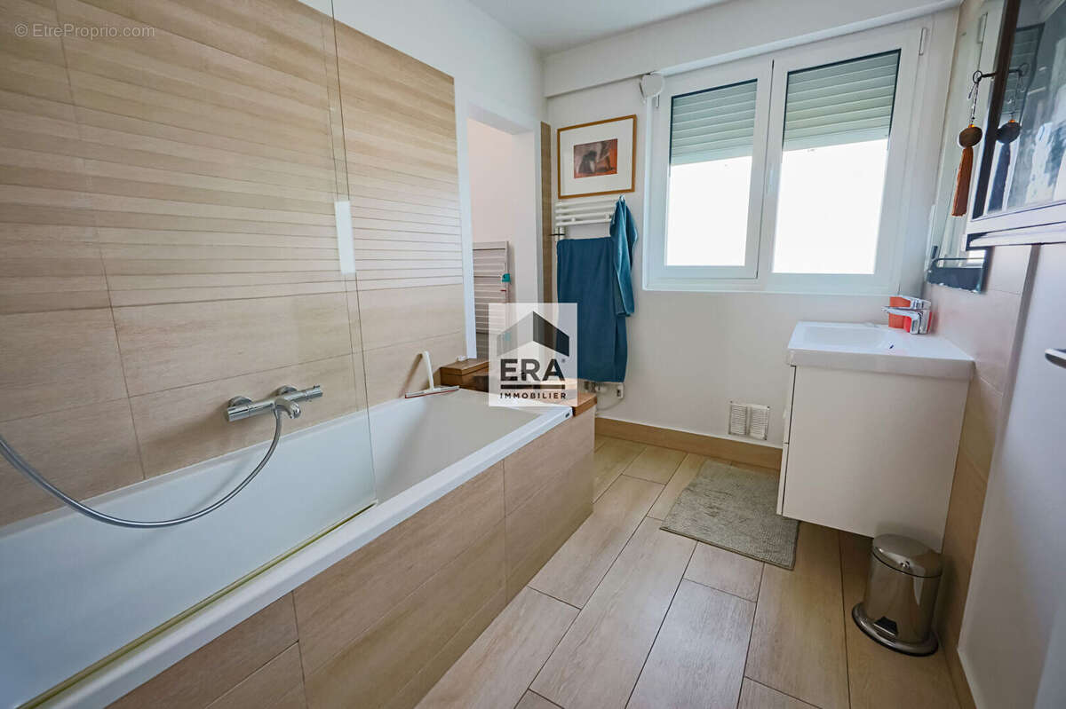 Appartement à PARIS-14E