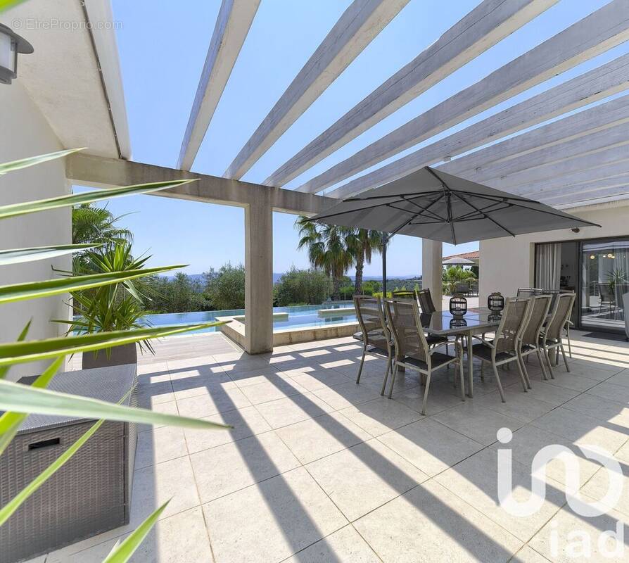 Photo 1 - Maison à CHATEAUNEUF-GRASSE