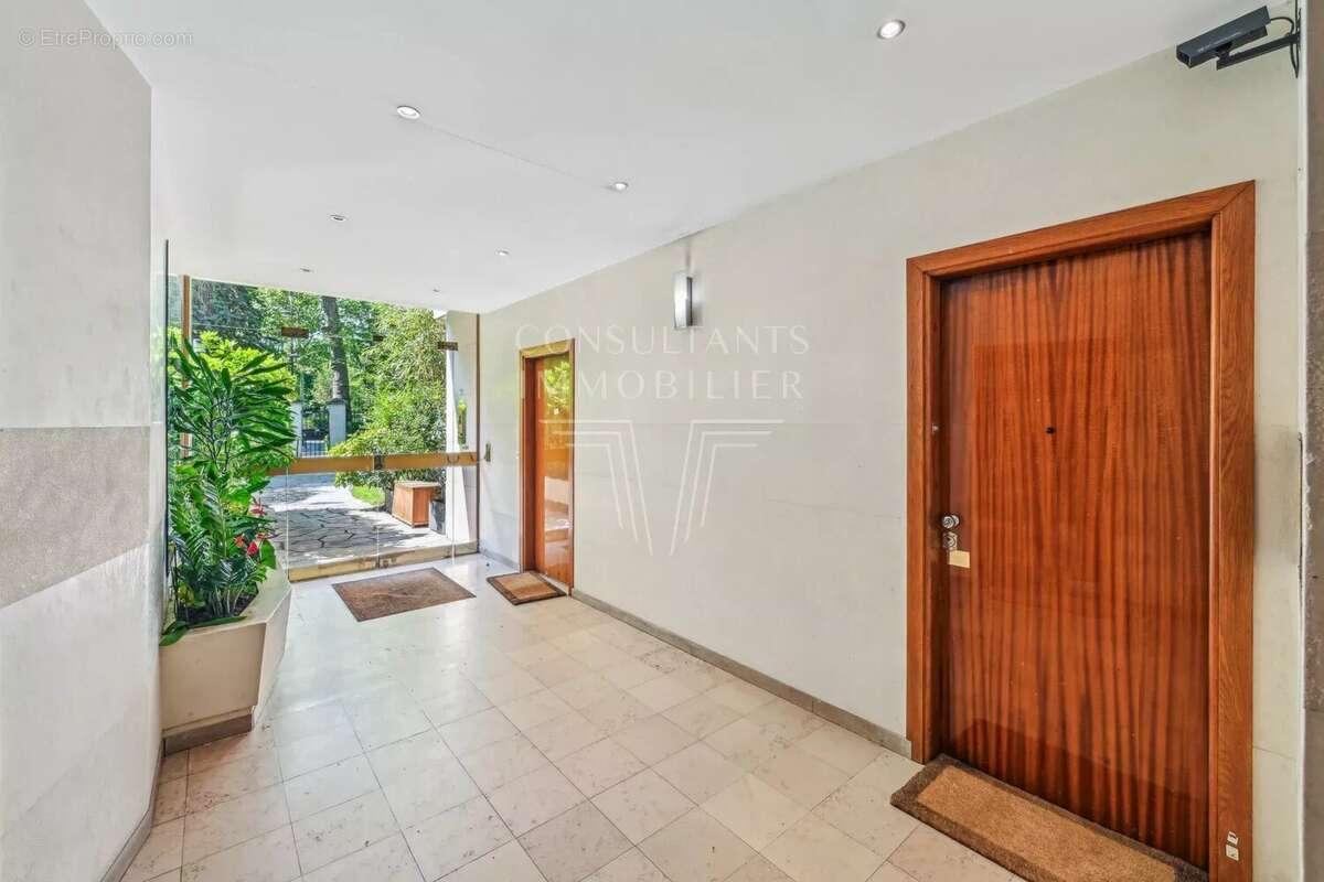 Appartement à NEUILLY-SUR-SEINE