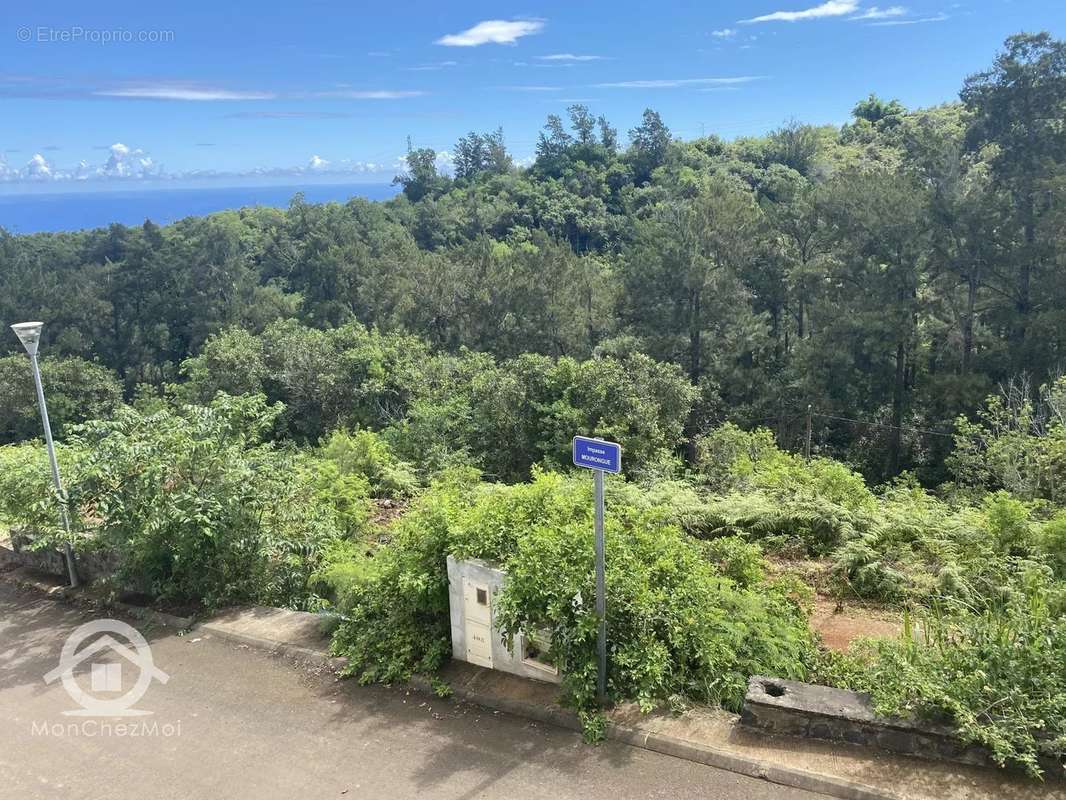 Terrain à LA POSSESSION