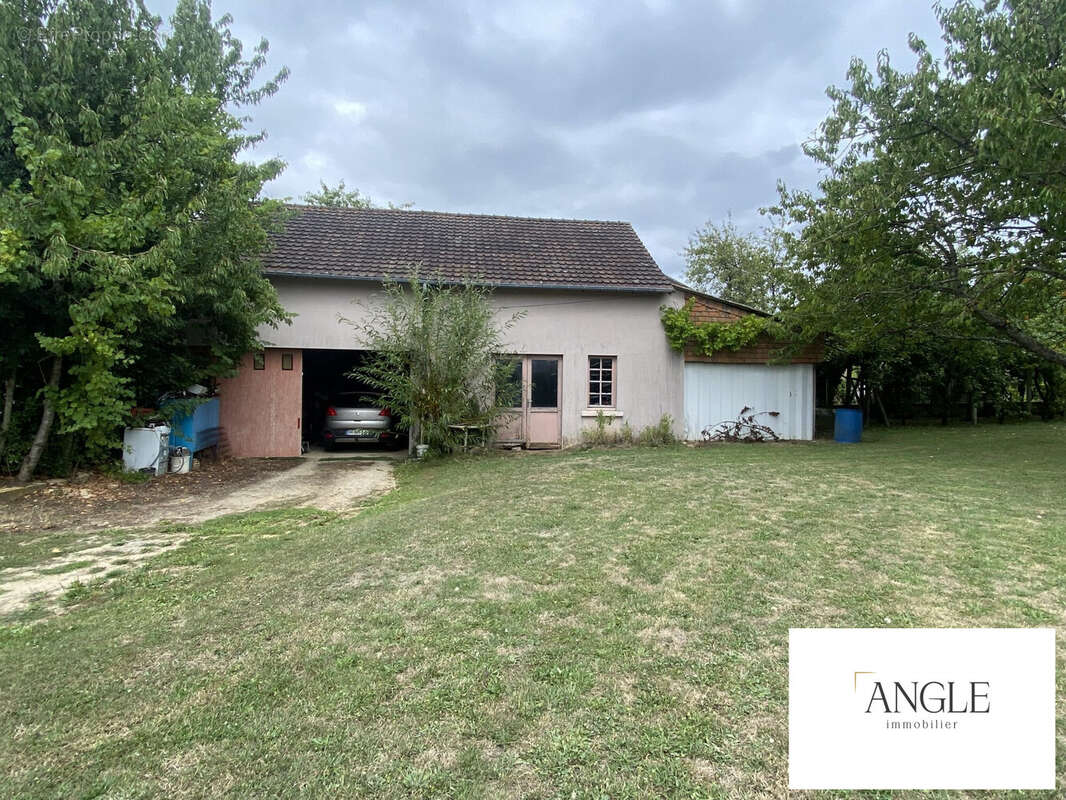 Maison à VILLAINES-LA-CARELLE