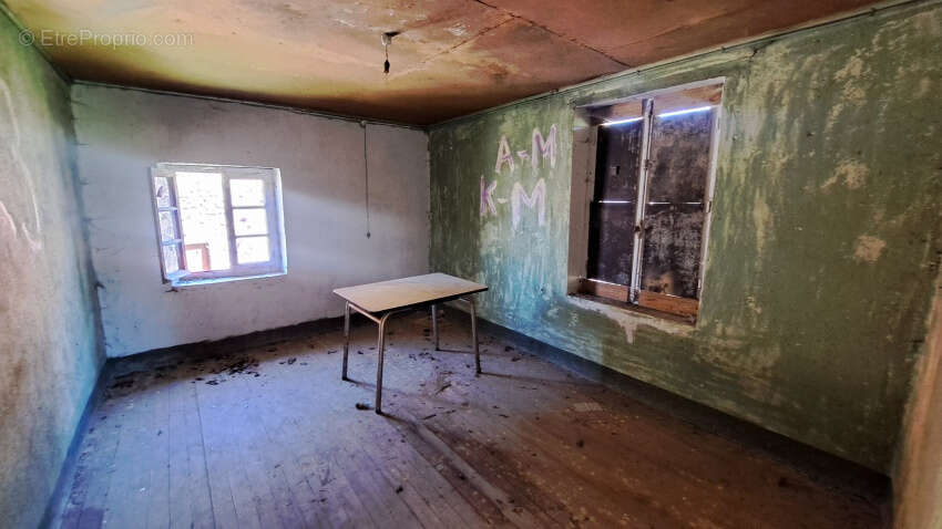 Maison à CHAPDES-BEAUFORT