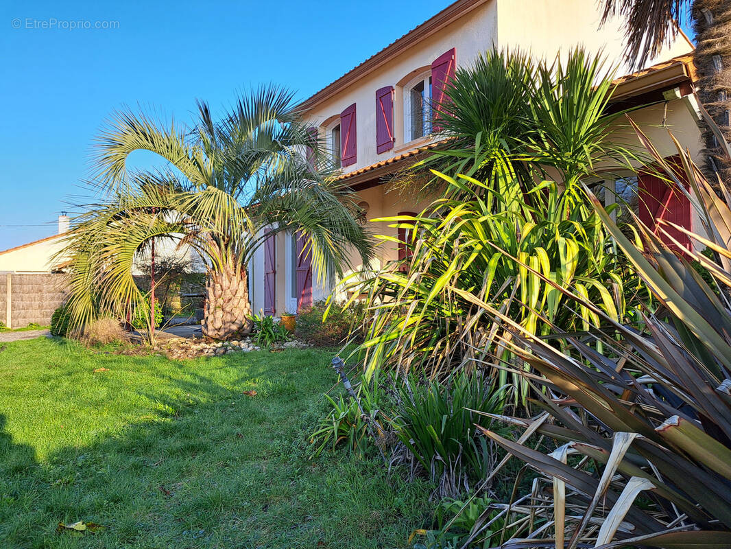 À Basse-Goulaine, maison d'environ 167 m2 - photo 2
