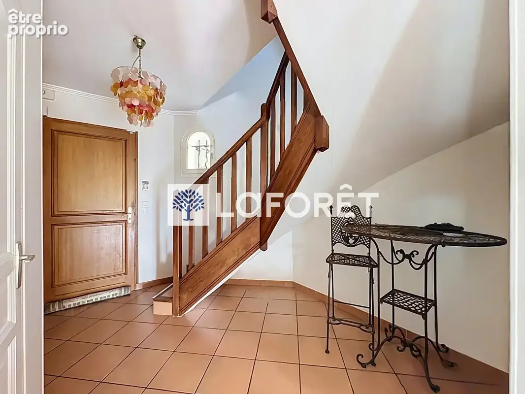 Maison familiale pleine d'atouts : 4 chambres, jardin sans vis-à-vis et cadre privilégié - photo 5
