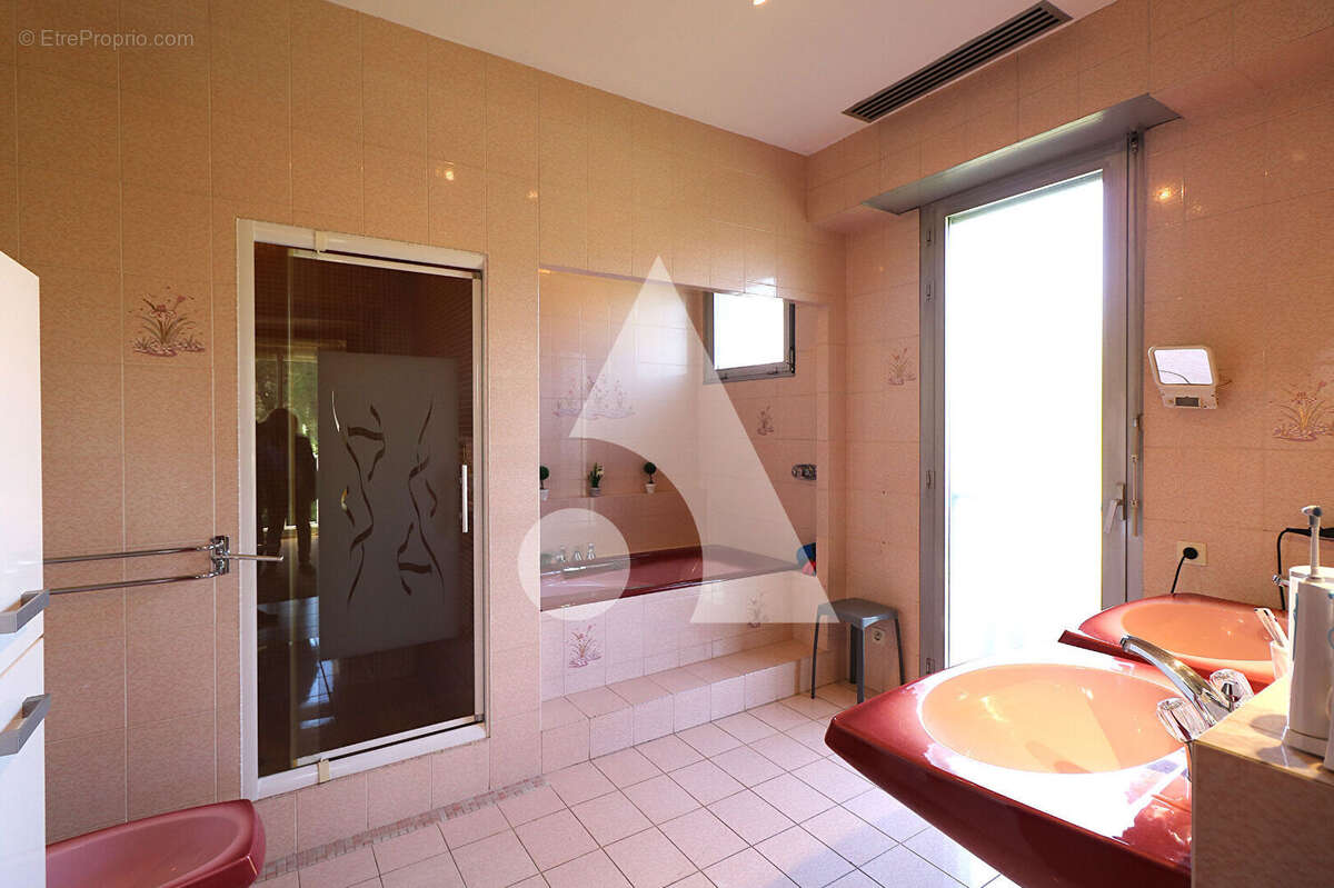 Maison d'architecte avec piscine 9 pièces 232.74 m² - photo 9
