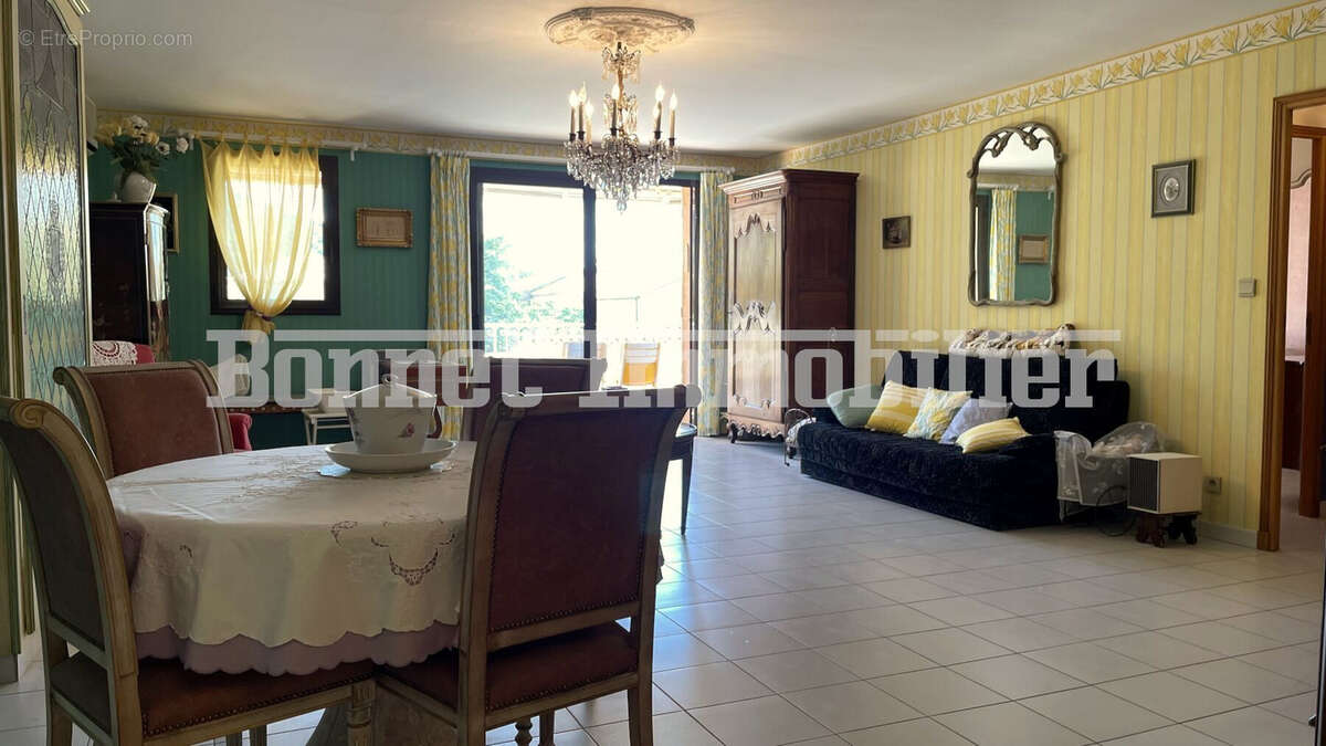 Appartement à NYONS