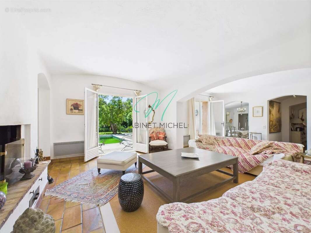 Maison à ROQUEFORT-LES-PINS