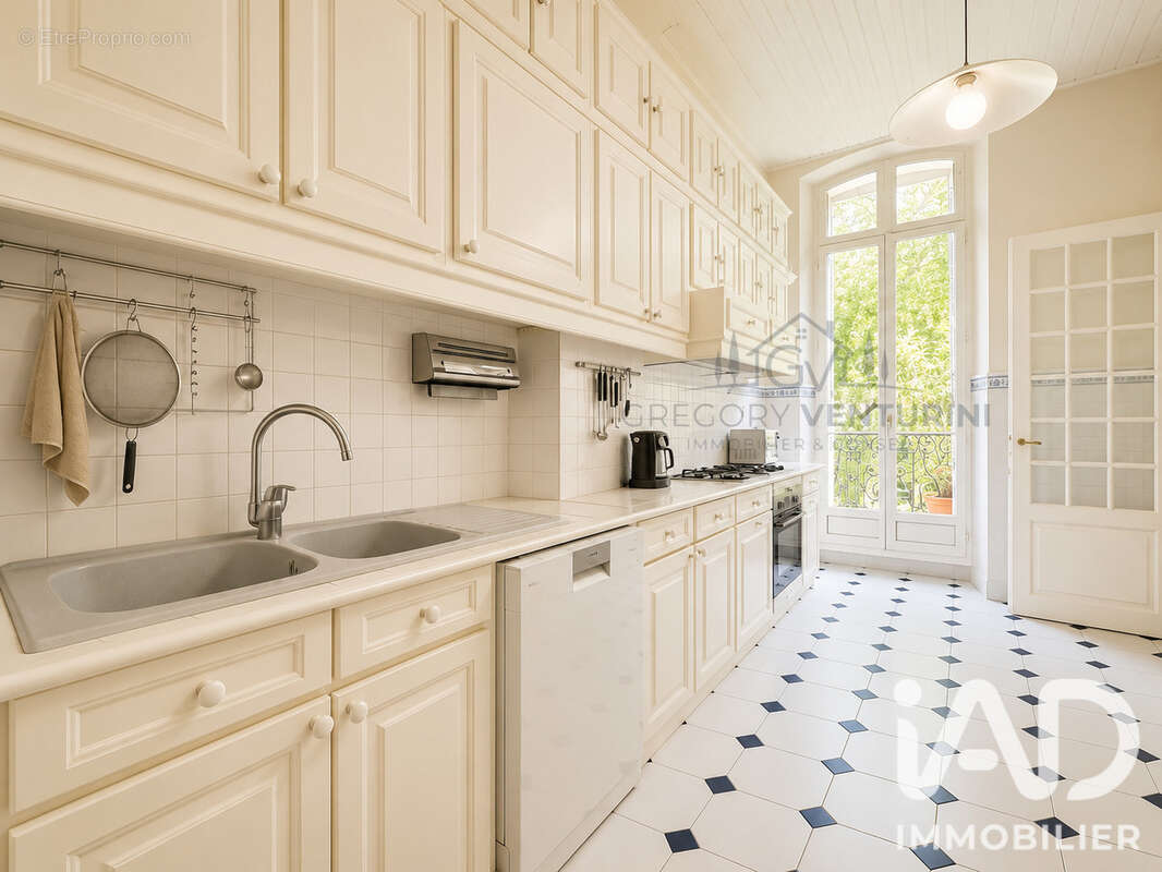 Appartement 215 m² à Marseille-6e  - photo 6