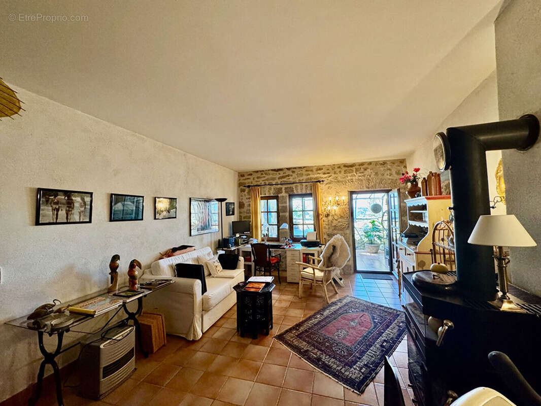 Maison à SAINT-CHAMAS
