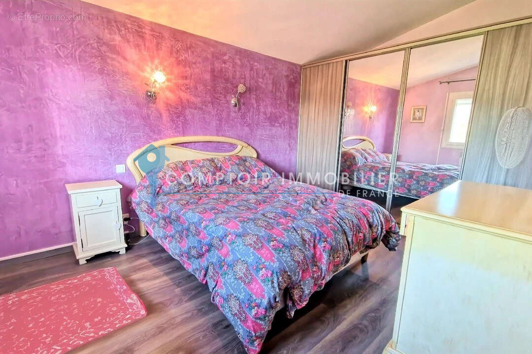 Maison à SAINT-JULIEN-LES-ROSIERS