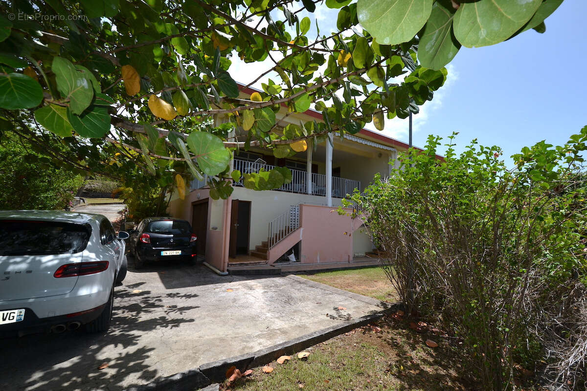 EXCLUSIVITÉ   Villa avec vue mer panoramique sur 1800 m2 de terrain. - photo 2