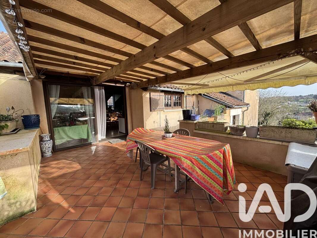 Maison 278 m² à Biras  - photo 3