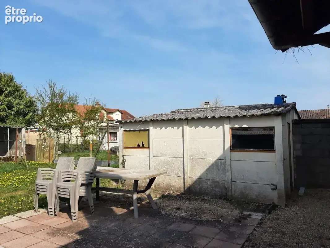 Maison mitoyenne sur 2 niveaux avec potentiel d'agrandissement ou création de logement supplémentair garages et dépendances - photo 26