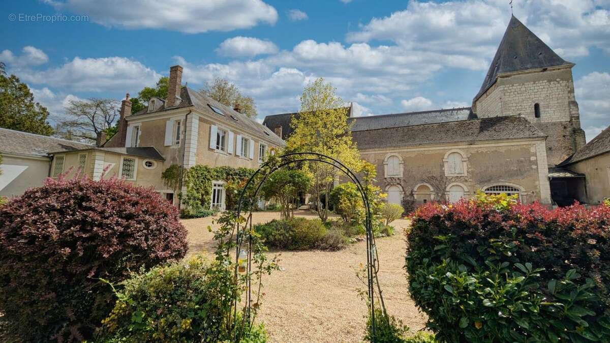 Maison à SAINT-VINCENT-DU-LOROUER