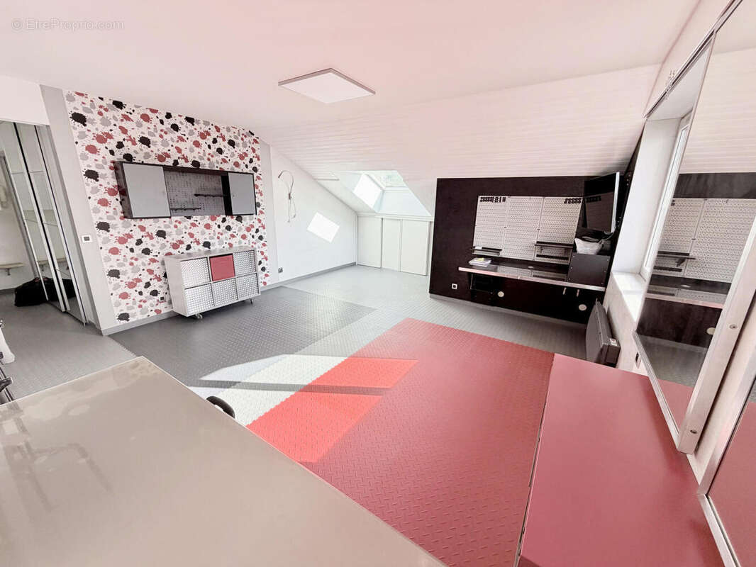 St Julien-en-Genevois RARE Appartement T2 bis en dernier étage de plus de 72 m² utiles... - photo 6