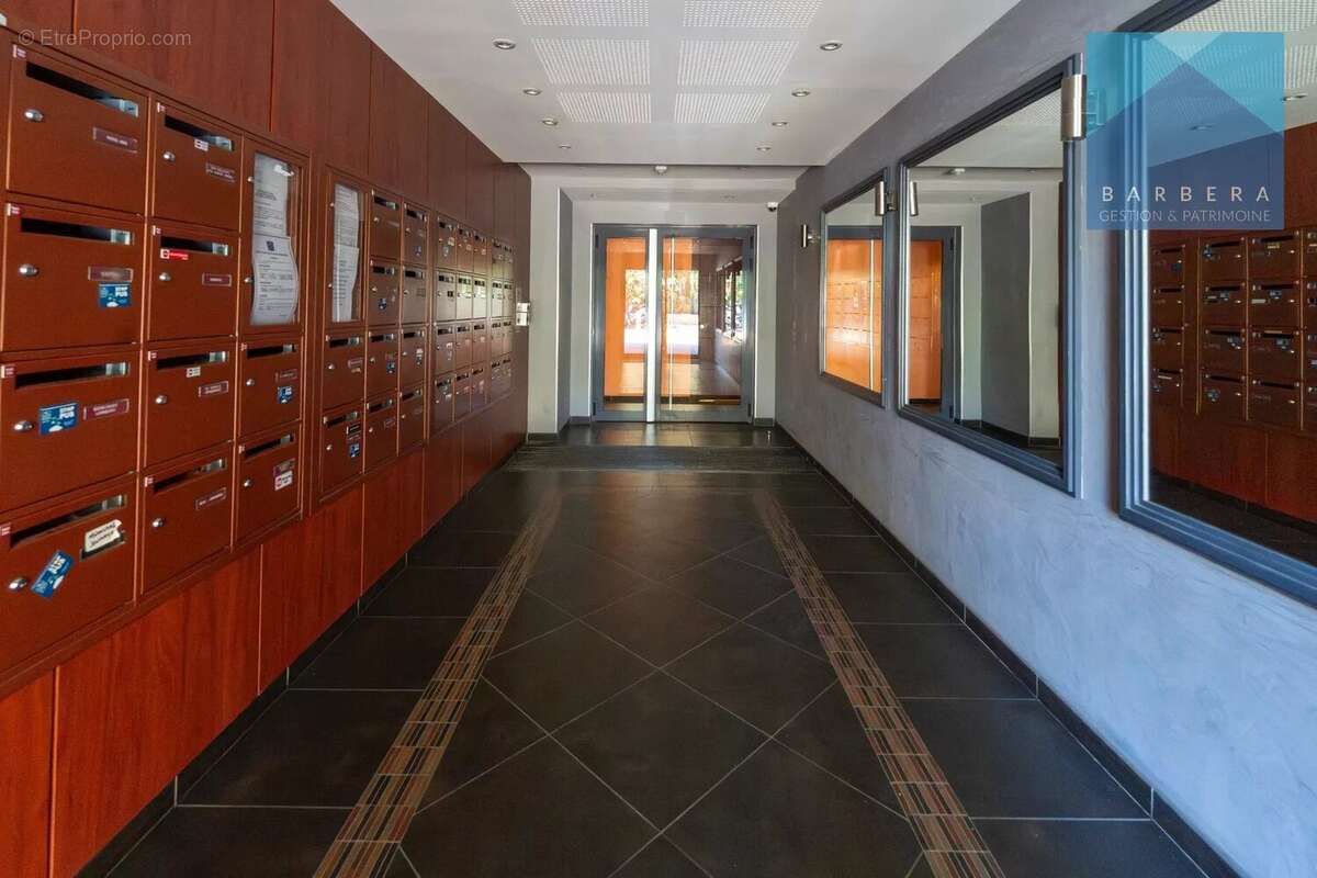 Appartement à SAINT-LAURENT-DU-VAR