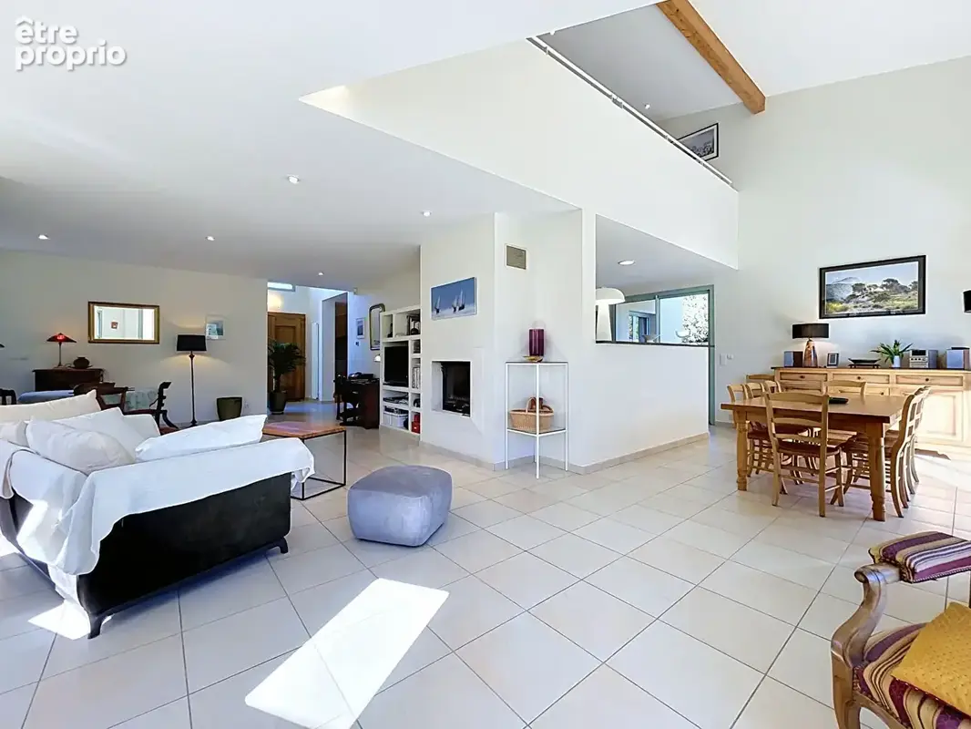Villa d'architecte de 240m² avec piscine sur terrain de 3000m² - photo 19