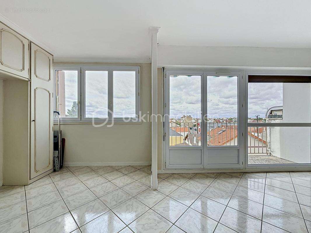 Nouveau bezons au dernier etage – t3 avec balcon cave et un box - photo 12