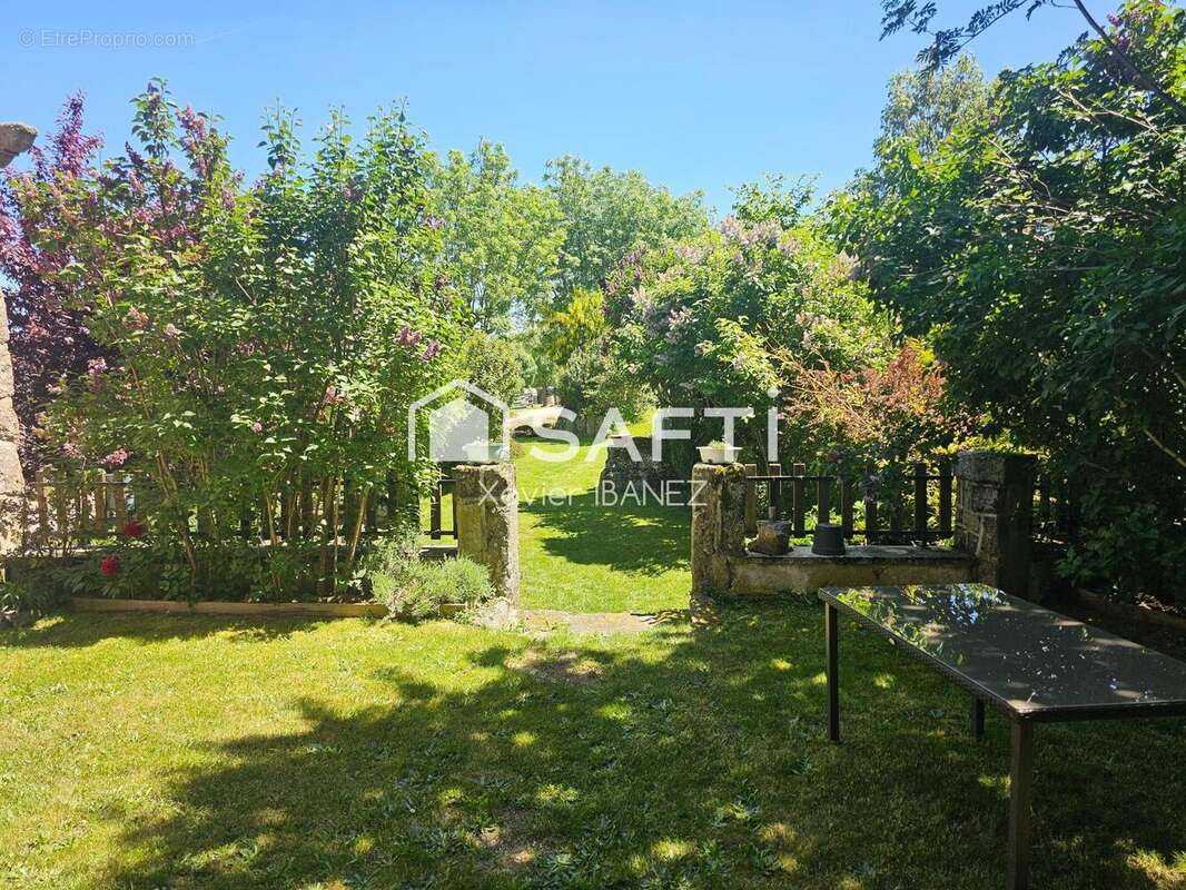 Photo 2 - Maison à SAUGUES