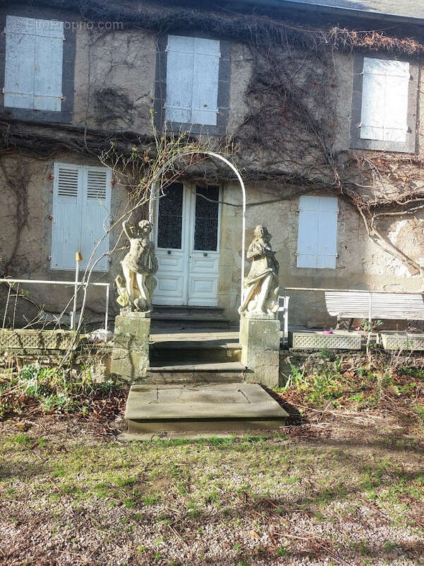 Maison à BUSSET