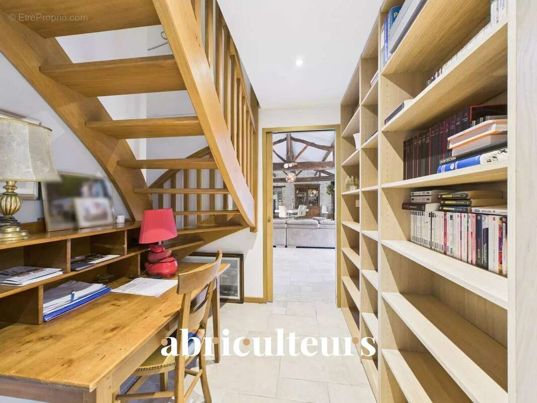 Maison à SAINT-HILAIRE-DE-CHALEONS