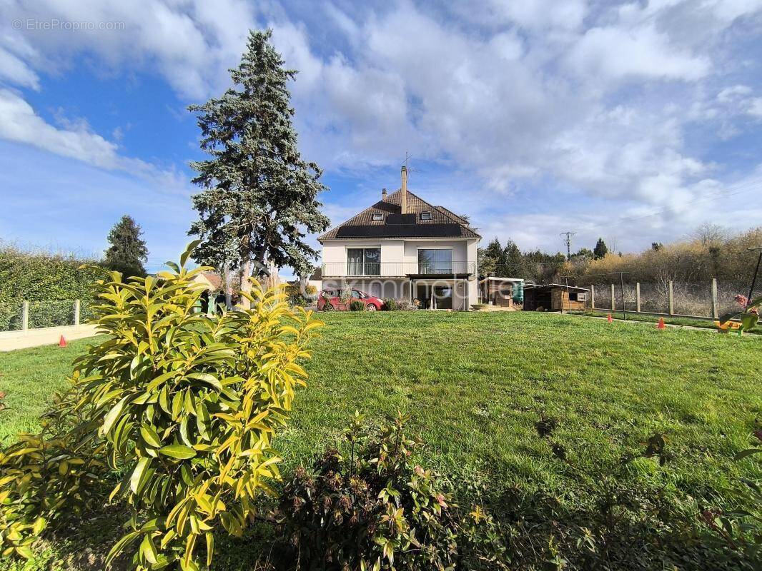 Maison à AILLANT-SUR-THOLON