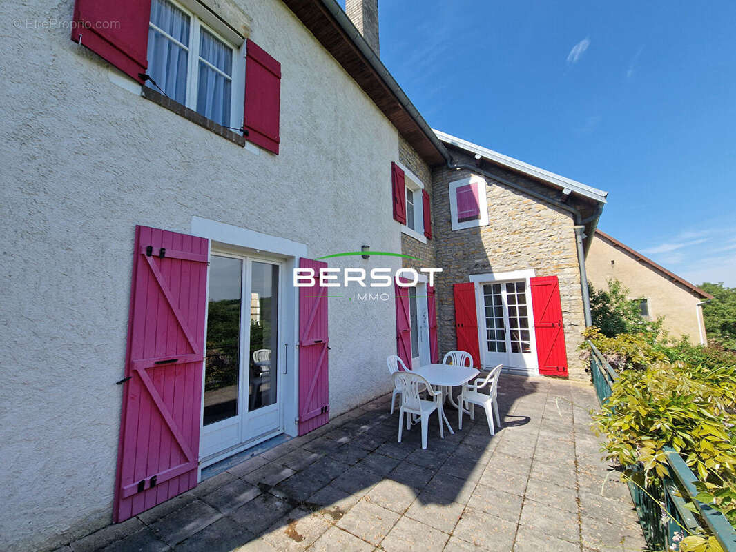 Maison à ROUGEMONTOT