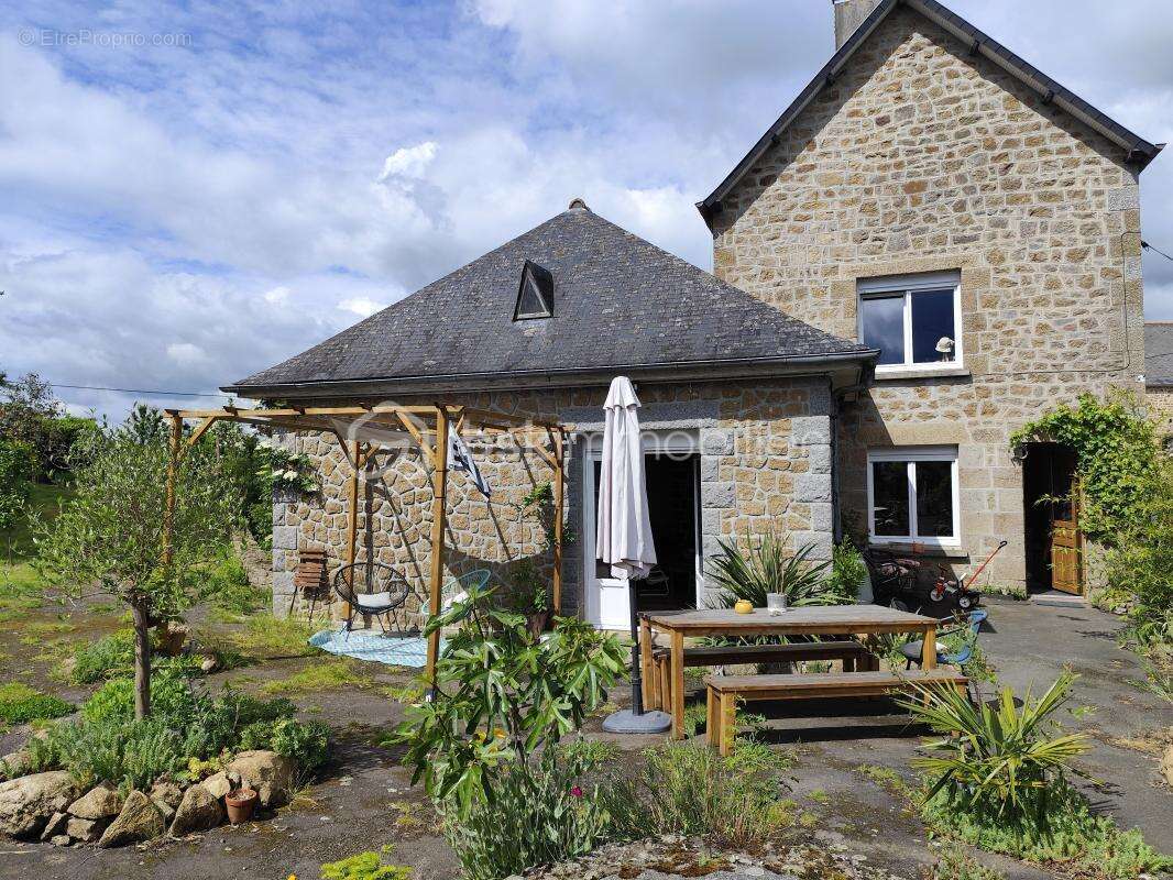 Maison à LA BAZOUGE-DU-DESERT