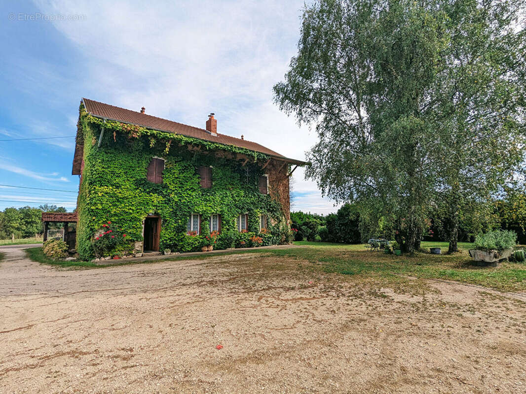 Maison à SAINT-SEINE-EN-BACHE
