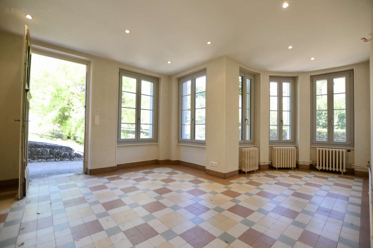 Appartement en rez-de-chaussée dans une demeure de charme. - photo 3