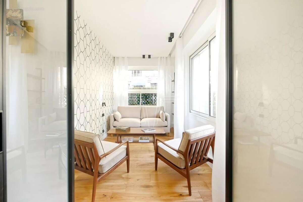 Appartement à PARIS-16E
