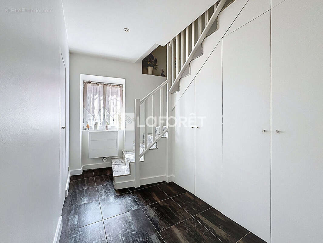 Exclusivité  - Maison rénovée 3 chambres avec cour  et bureaux indépendants - A proximité immédiate de MONSOULT - photo 12