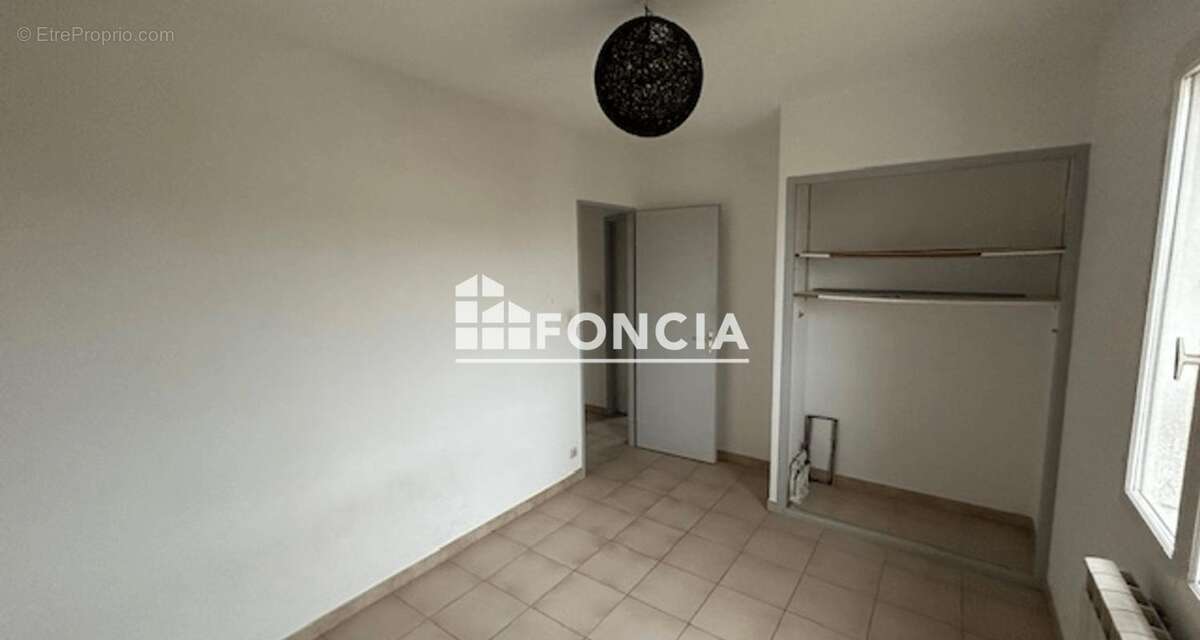 Maison à ENTRAIGUES-SUR-LA-SORGUE