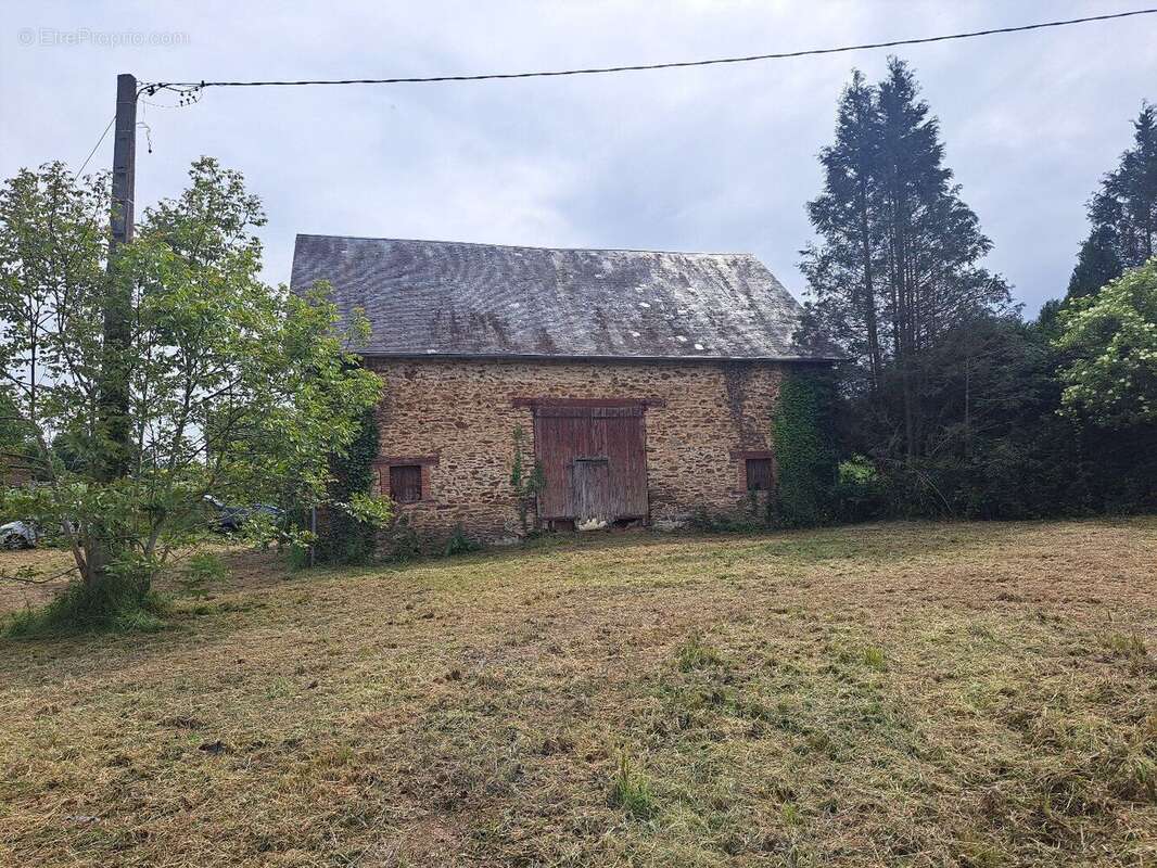 Maison à SEGUR-LE-CHATEAU