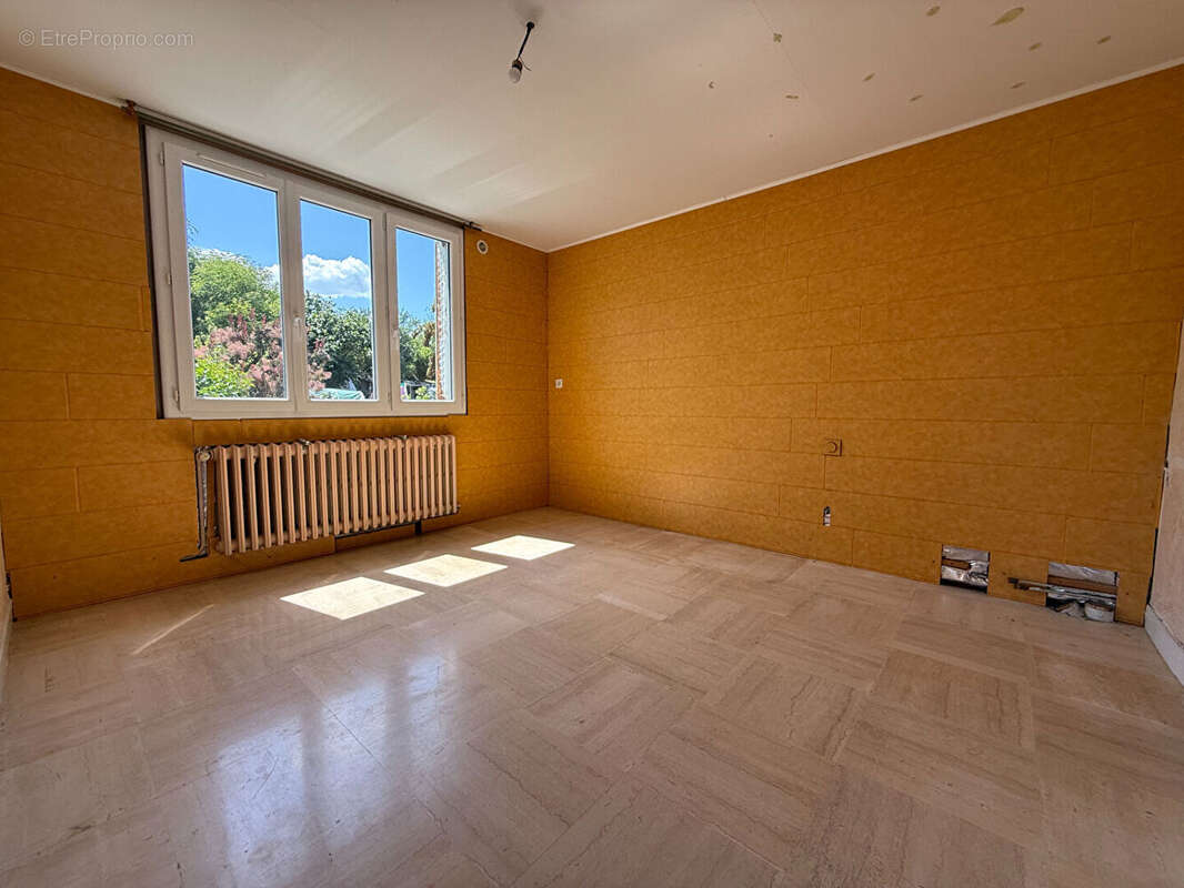 Maison à MONTLUCON
